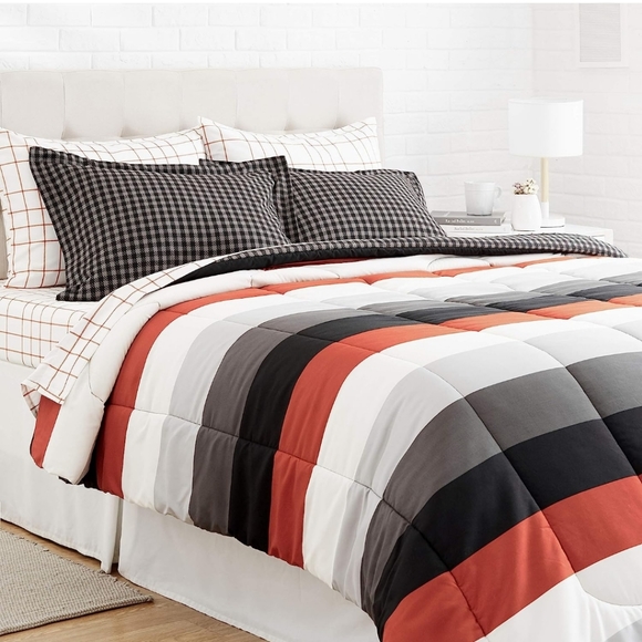 amazon basics Bedding Brand New 5 Piece Twin Sized Comforter Set